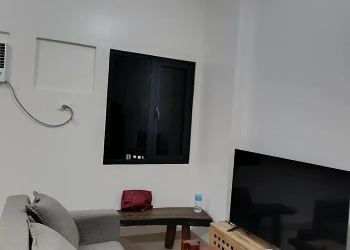 The Hill Crest Apartment *